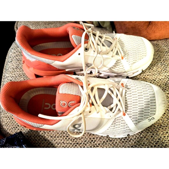 ON‎ Running cloudflyer peach white Athletic sneakers running shoes, Sz 7.5 Women - Picture 2 of 6
